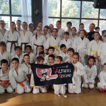 il gruppo dei nanetti di Karate Alfieri
